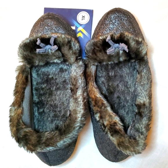 NEW ISOTONER Black Glittery Memory Foam Slipper